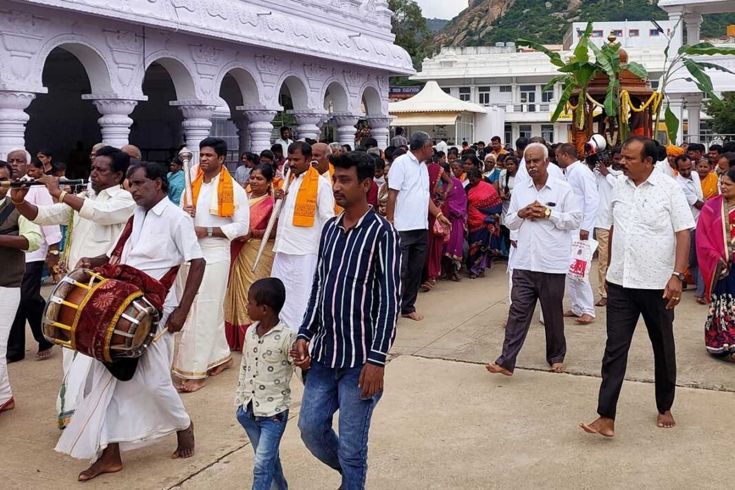 Chintamani Sri Kaiwara Yogi Nareyana Mutt Rathostava