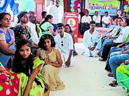 Image of students paying respects to their parents and teachers at the Matapitru Guruvandana program at Sri Vivekananda Vidyaniketan English Medium School