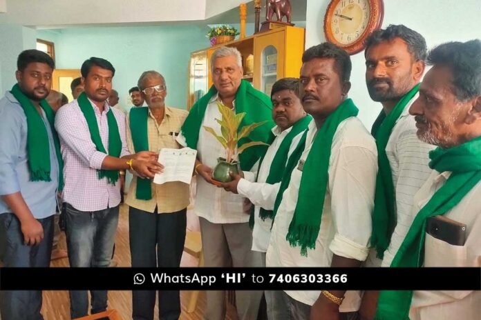 30JunCb03b Farmers Silk Issues Discussion Minister