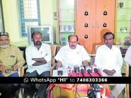 Veerappa Moily Press Meet Chikkaballapur