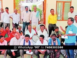 Protest against Gudibande Tahsildar