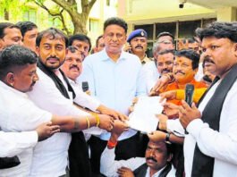 The Madiga Jagruti Committee has criticized the Siddaramaiah government for delaying the implementation of internal reservation. In Chikkaballapur, members submitted a memorandum to Minister Dr. M.C. Sudhakar, demanding immediate social justice for all Scheduled Caste communities.