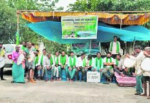 ಕೆರೆ ನೀರನ್ನು ನಗರಕ್ಕೆ ತರುವುದನ್ನು ವಿರೋಧಿಸಿ ತಮಟೆ ಚಳವಳಿ Farmers in Gauribidanur protest for 11th day against diversion of Vatadahosahalli lake water, warn of a massive march to Vidhana Soudha if demands are not met.