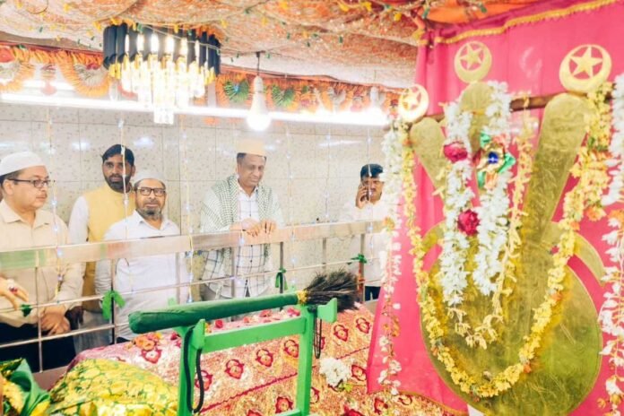 08SepCBP02 Karnataka Higher Education Minister Dr. M.C. Sudhakar announced a ₹65 crore project to develop the Hazrat Ammajan-Bavajan Dargah at Murugamale in Chintamani to international standards. With ₹32 crore already approved, work will begin soon following tender completion.
