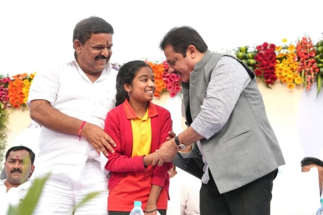 Bagepalli Zameer Ahmed Khan Scholarship Distribution